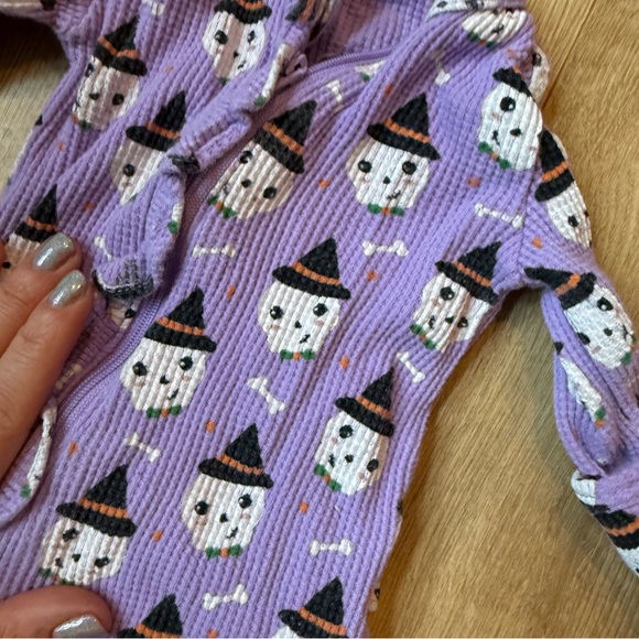 Organic Waffle Ruffle Zip Footie Spooky Skeleton - Picture 4 of 6